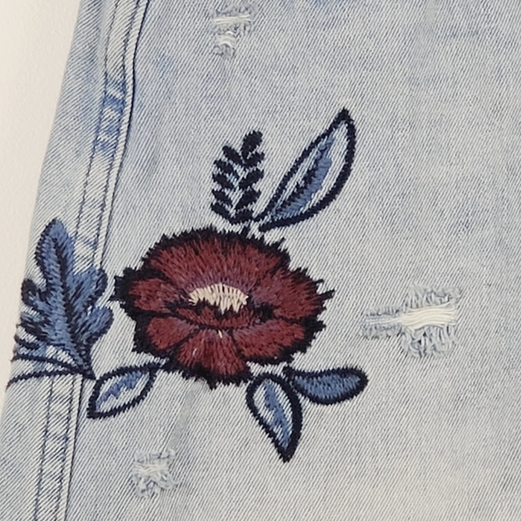 Coco + Jaimeson Denim Skirt Floral Embroidered NWT - Picture 2 of 10